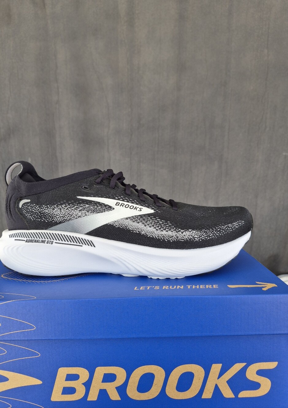 Brooks Men's Adrenaline GTS 25 (D) Black and White Shoe.